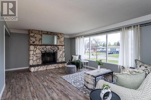 1321 Kellogg Avenue, Prince George, BC - Indoor Photo Showing Living Room With Fireplace