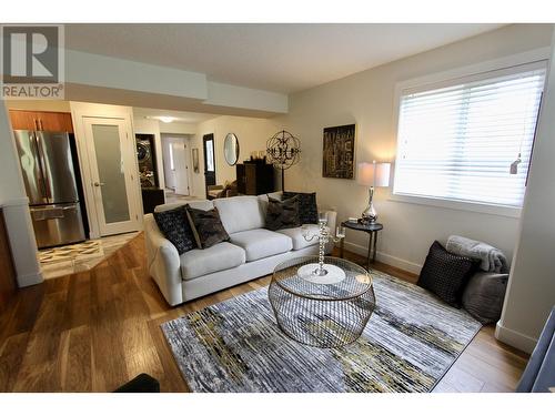 613 467 S Tabor Boulevard, Prince George, BC - Indoor Photo Showing Living Room