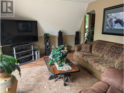7680 Mountain Drive Lot# 23, Anglemont, BC - Indoor Photo Showing Living Room