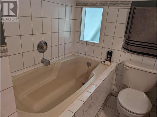 7680 Mountain Drive Lot# 23, Anglemont, BC - Indoor Photo Showing Bathroom
