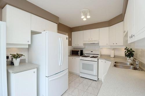 1 Red Haven Drive, Grimsby, ON - Indoor Photo Showing Kitchen With Double Sink