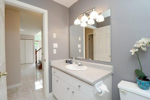 1 Red Haven Drive, Grimsby, ON - Indoor Photo Showing Bathroom