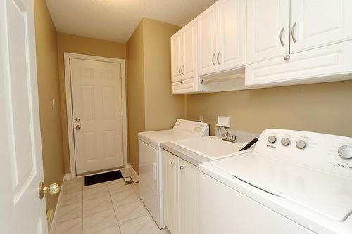 1 Red Haven Drive, Grimsby, ON - Indoor Photo Showing Laundry Room