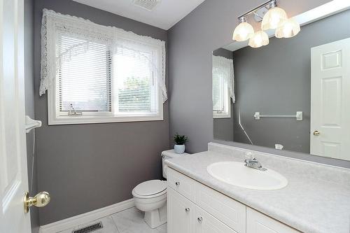 1 Red Haven Drive, Grimsby, ON - Indoor Photo Showing Bathroom