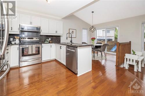 1454 Shawinigan Street, Ottawa, ON - Indoor Photo Showing Kitchen With Upgraded Kitchen