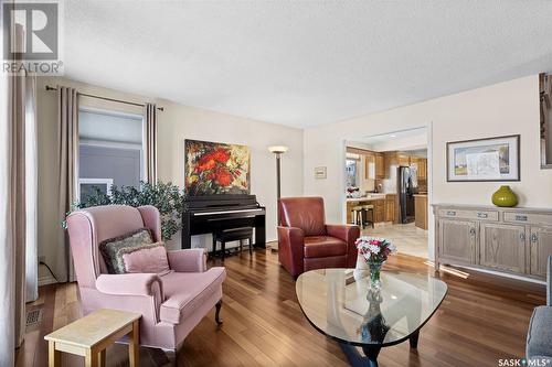 255 Whiteswan Drive, Saskatoon, SK - Indoor Photo Showing Living Room