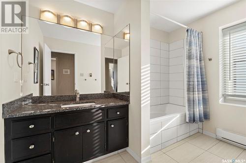 255 Whiteswan Drive, Saskatoon, SK - Indoor Photo Showing Bathroom