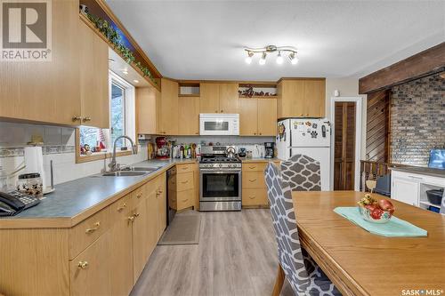 118 Wark Place, Saskatoon, SK - Indoor Photo Showing Kitchen With Double Sink