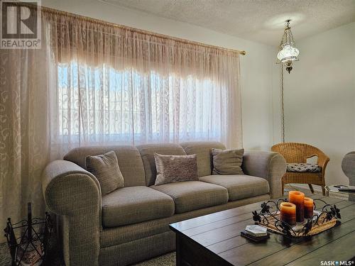 214 7Th Avenue W, Rosetown, SK - Indoor Photo Showing Living Room