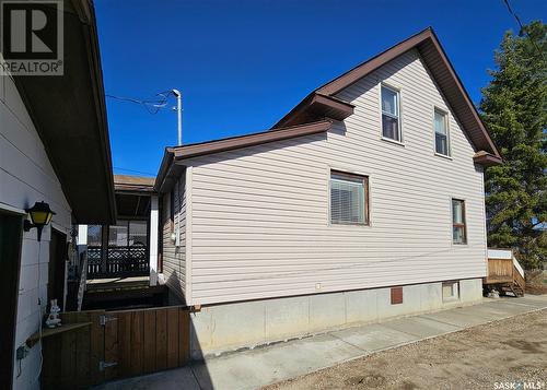 214 7Th Avenue W, Rosetown, SK - Outdoor With Exterior