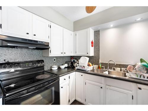 2428 12Th Avenue, Castlegar, BC - Indoor Photo Showing Kitchen With Double Sink