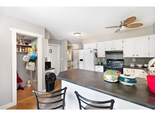 2428 12Th Avenue, Castlegar, BC - Indoor Photo Showing Kitchen