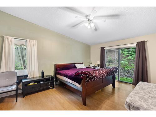 2428 12Th Avenue, Castlegar, BC - Indoor Photo Showing Bedroom