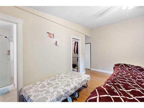 2428 12Th Avenue, Castlegar, BC - Indoor Photo Showing Bedroom