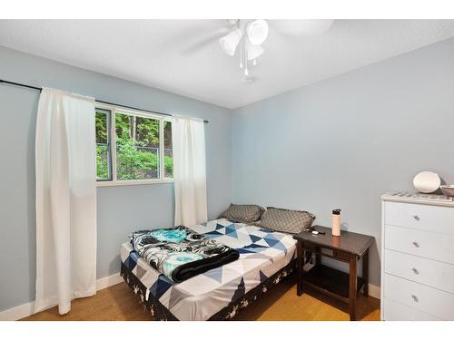 2428 12Th Avenue, Castlegar, BC - Indoor Photo Showing Bedroom