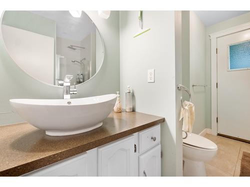 2428 12Th Avenue, Castlegar, BC - Indoor Photo Showing Bathroom