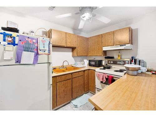 2428 12Th Avenue, Castlegar, BC - Indoor Photo Showing Kitchen With Double Sink