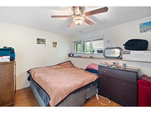 2428 12Th Avenue, Castlegar, BC - Indoor Photo Showing Bedroom