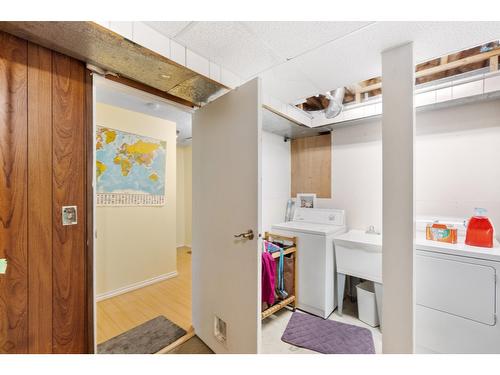 2428 12Th Avenue, Castlegar, BC - Indoor Photo Showing Laundry Room