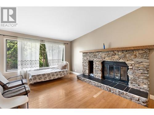 2428 12Th  Avenue, Castlegar, BC - Indoor Photo Showing Living Room With Fireplace