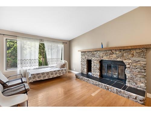 2428 12Th Avenue, Castlegar, BC - Indoor Photo Showing Living Room With Fireplace