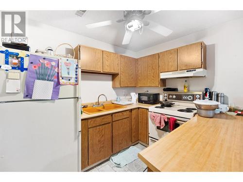 2428 12Th  Avenue, Castlegar, BC - Indoor Photo Showing Kitchen With Double Sink