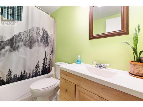 2428 12Th  Avenue, Castlegar, BC - Indoor Photo Showing Bathroom