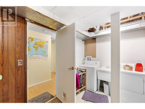 2428 12Th  Avenue, Castlegar, BC - Indoor Photo Showing Laundry Room