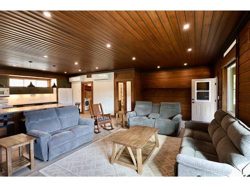 4975 Castledale View Estates Road, Golden, BC - Indoor Photo Showing Living Room