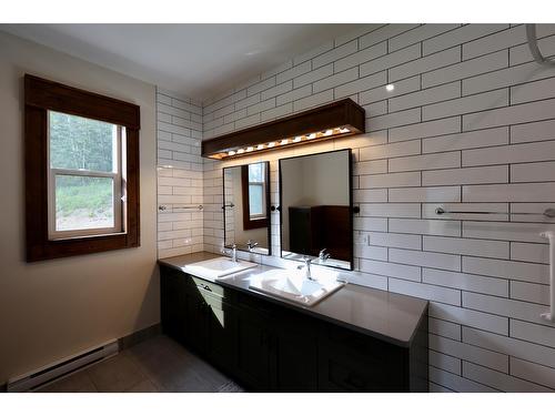 4975 Castledale View Estates Road, Golden, BC - Indoor Photo Showing Bathroom