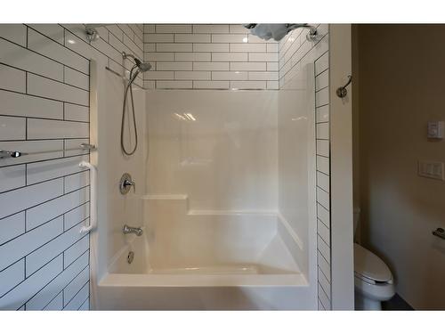 4975 Castledale View Estates Road, Golden, BC - Indoor Photo Showing Bathroom