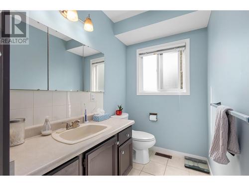 1290 Mary Court, Kelowna, BC - Indoor Photo Showing Bathroom