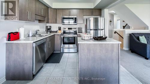 146 Juneberry Road, Thorold, ON - Indoor Photo Showing Kitchen