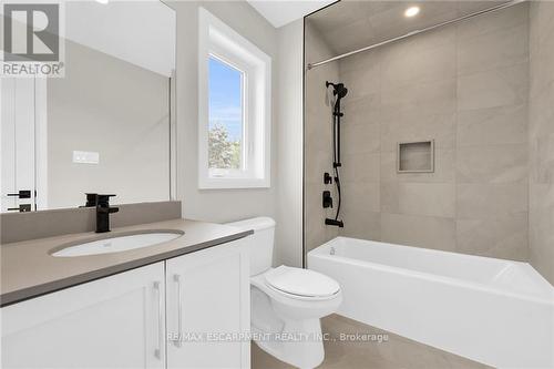 27 Kingfisher Drive, Hamilton, ON - Indoor Photo Showing Bathroom