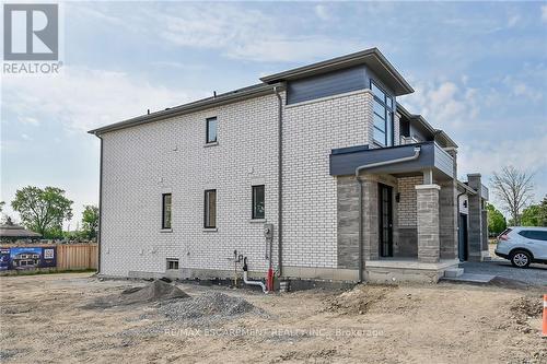 27 Kingfisher Drive, Hamilton, ON - Outdoor With Exterior
