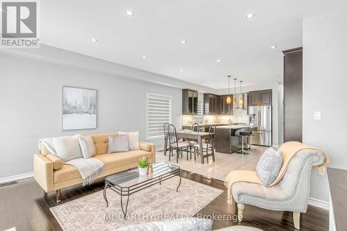 746 Halbert Drive, Shelburne, ON - Indoor Photo Showing Living Room