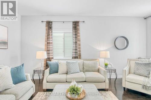 746 Halbert Drive, Shelburne, ON - Indoor Photo Showing Living Room