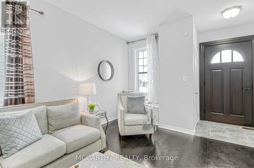 746 Halbert Drive, Shelburne, ON - Indoor Photo Showing Living Room