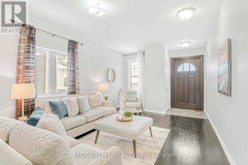 746 Halbert Drive, Shelburne, ON - Indoor Photo Showing Living Room