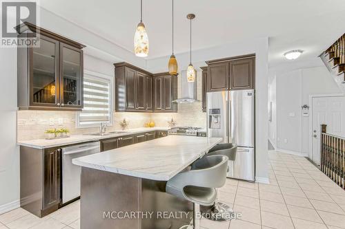 746 Halbert Drive, Shelburne, ON - Indoor Photo Showing Kitchen With Upgraded Kitchen