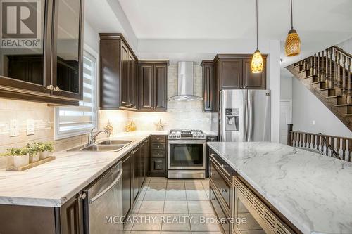 746 Halbert Drive, Shelburne, ON - Indoor Photo Showing Kitchen With Double Sink With Upgraded Kitchen