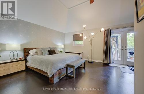 20 Wildan Drive, Hamilton, ON - Indoor Photo Showing Bedroom