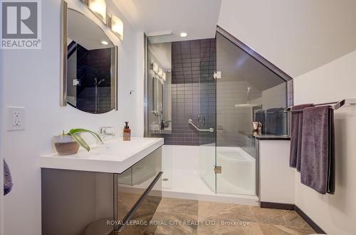 20 Wildan Drive, Hamilton, ON - Indoor Photo Showing Bathroom