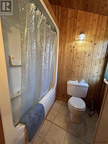 18A Keefer Lake Rd, Timmins, ON - Indoor Photo Showing Bathroom