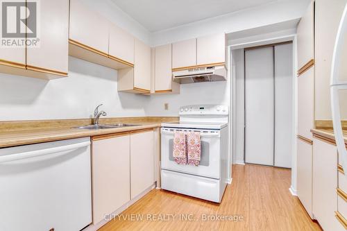 16 - 3125 Fifth Line, Mississauga, ON - Indoor Photo Showing Kitchen With Double Sink
