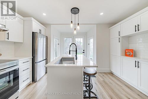 162 Tragina Avenue N, Hamilton, ON - Indoor Photo Showing Kitchen With Upgraded Kitchen