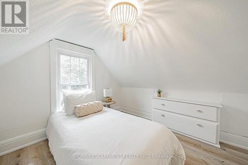 162 Tragina Avenue N, Hamilton, ON - Indoor Photo Showing Bedroom