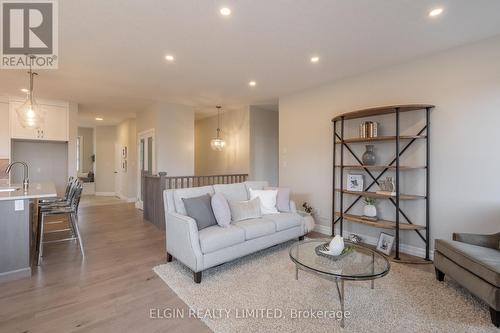 134 Graydon Drive, South-West Oxford (Mount Elgin), ON - Indoor Photo Showing Living Room