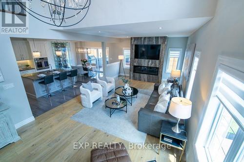 259 Falconridge Drive, Kitchener, ON - Indoor Photo Showing Living Room
