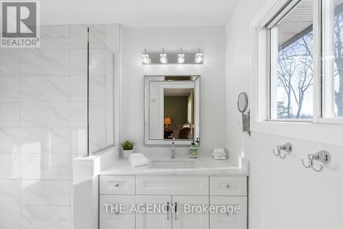 3903 Treeline Drive, Severn, ON - Indoor Photo Showing Bathroom